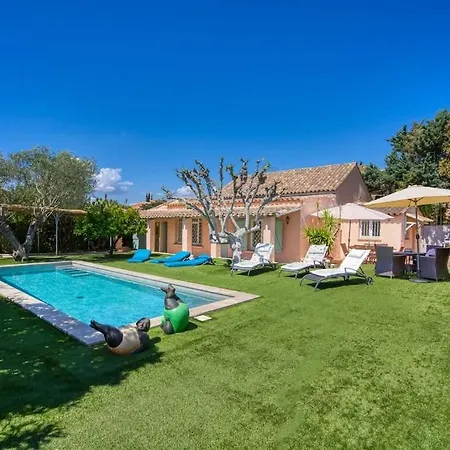Avec Piscine Dans Le Centre Villa *
